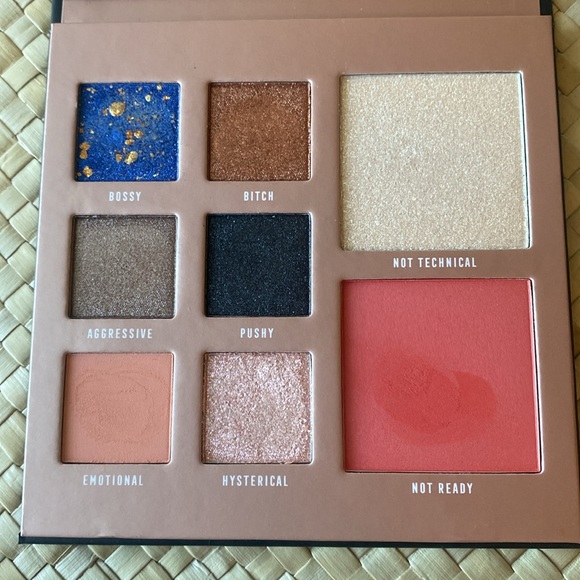 Bossy Elegance Meets Strength Combo Palette - Picture 2 of 5